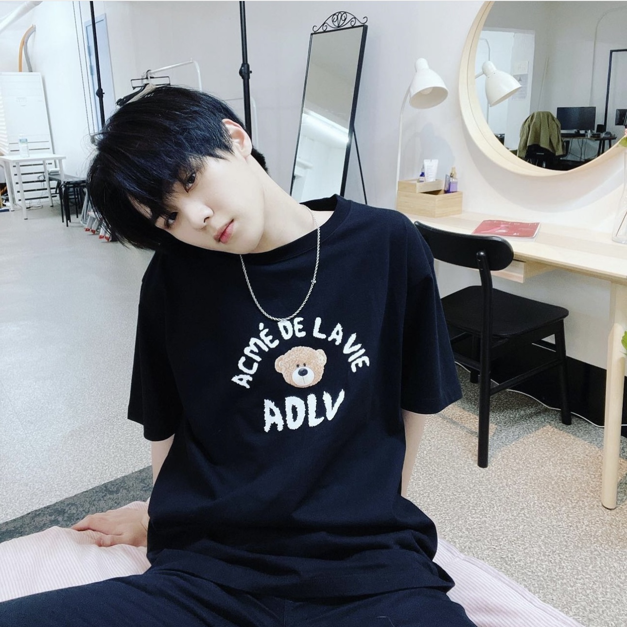 เสื้อ ADLV รุ่นคุน NCTใส่