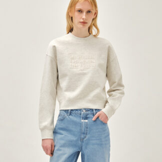 เสื้อ MARITHE สีOatmeal (รุ่น W CLASSIC LOGO CROP SWEATSHIRT)